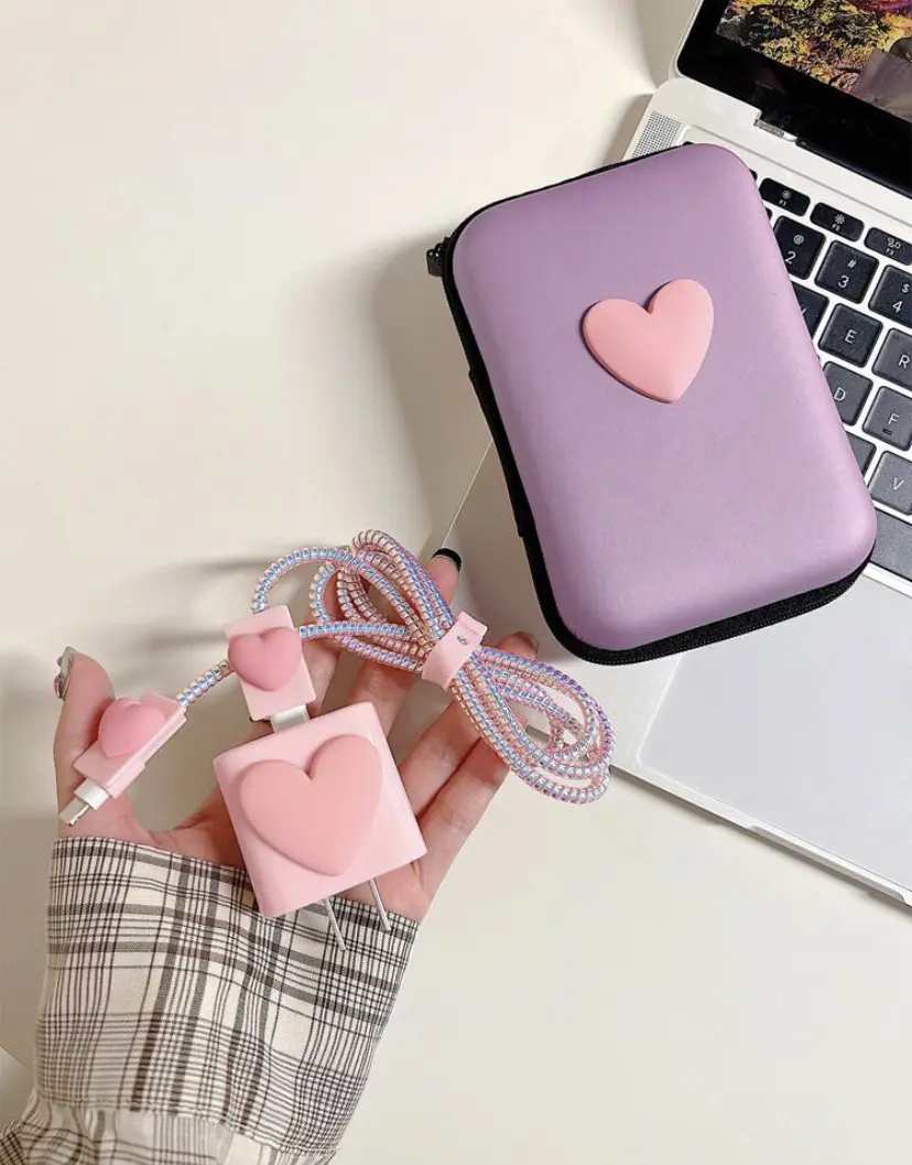 Imagen1_Estuche + forro de cargador heart (Rosa Pastel)